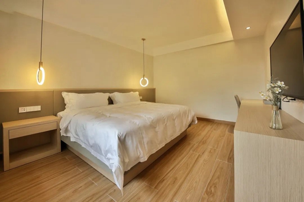 酒店家具,五星級(jí)酒店家具,酒店家具定制廠家,酒店家具定制,酒店套房家具,酒店固裝家具