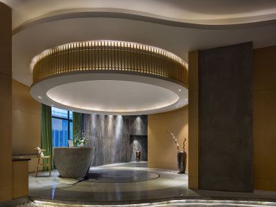 酒店套房家具-實木酒店家具為什么要刷油漆