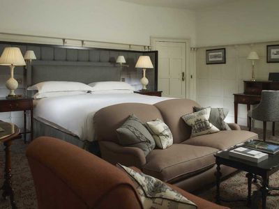 酒店家具定制——酒店家具講究三分油漆，七分木工